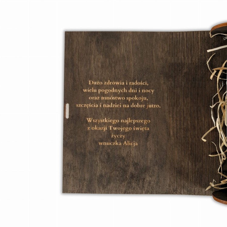Pudełko  z podpisem i życzeniami