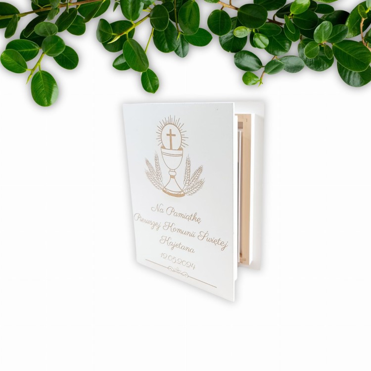 BIałe pudełko na biblie z życzenaimi Pamiątka Komunii Świętej (5).jpg