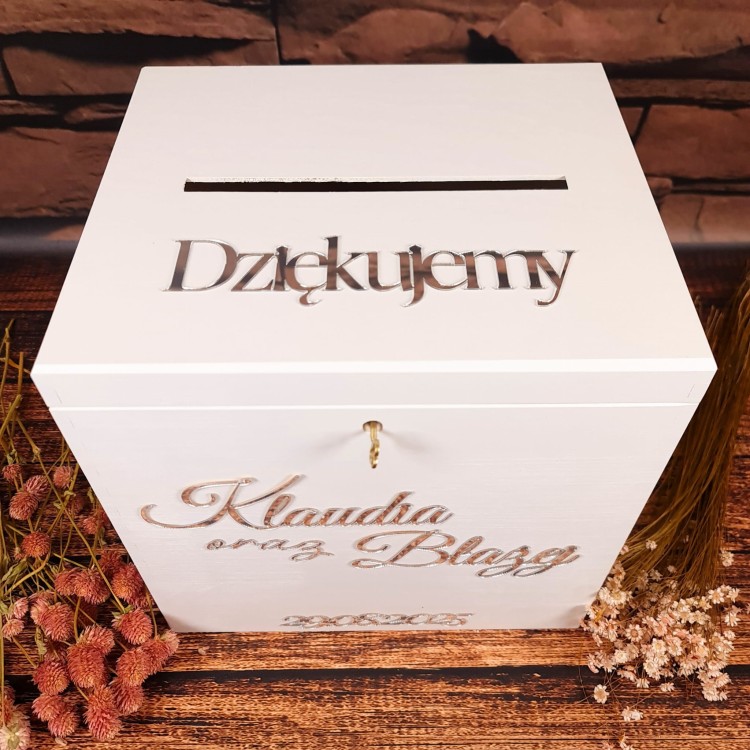 biała skrzynia na koperty.jpg