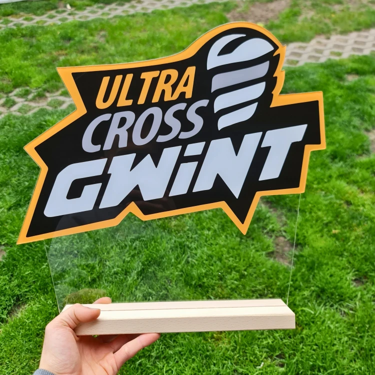 Logo z stojakiem.webp