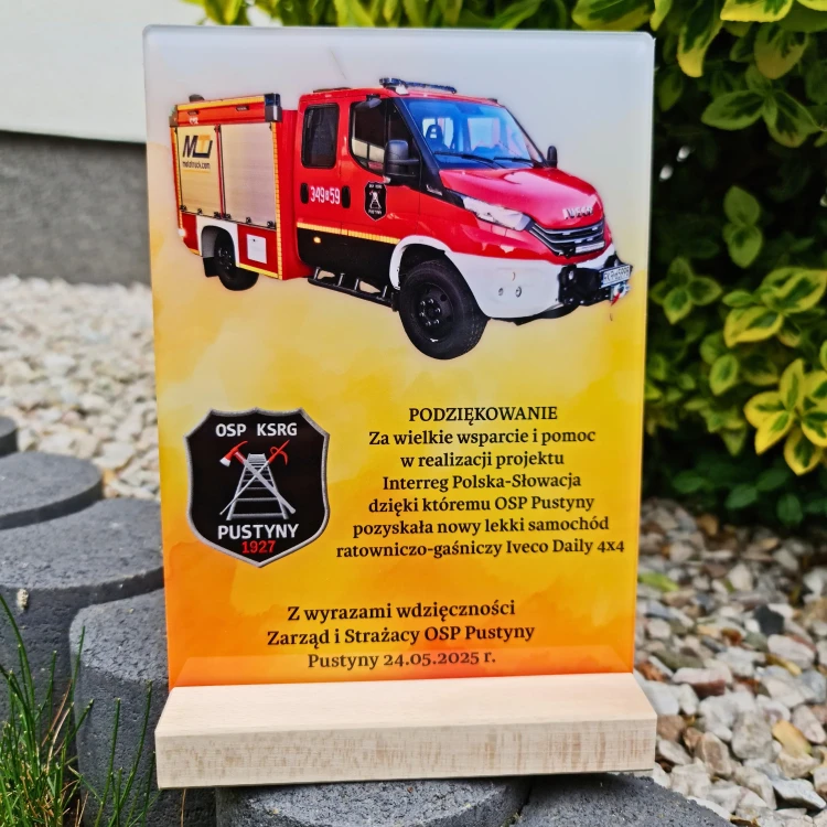 Statuetka straż pożarna z wozem.webp