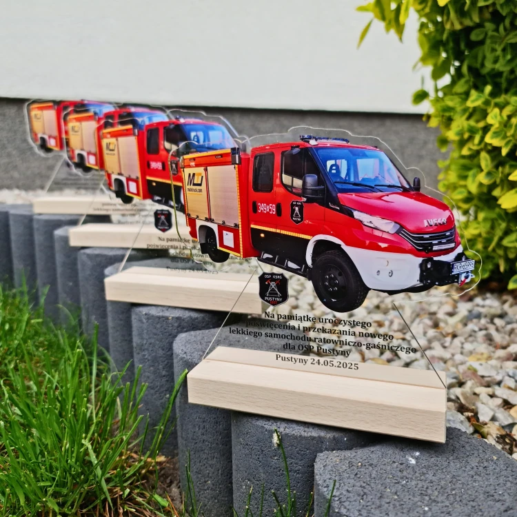 Statuetki strażackie dla sponsorów na akrylu.webp
