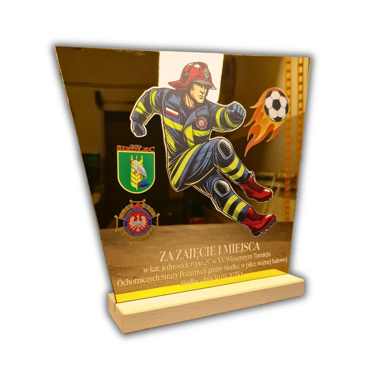 Złota statuetka personalizowana.webp