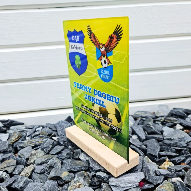 Statuetka podziękowanie dla sponsorów klubu sportowego.webp
