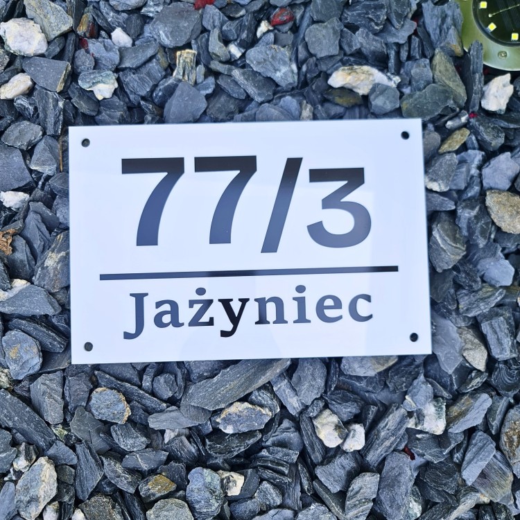 Tabliczka numer domu na dom.jpg