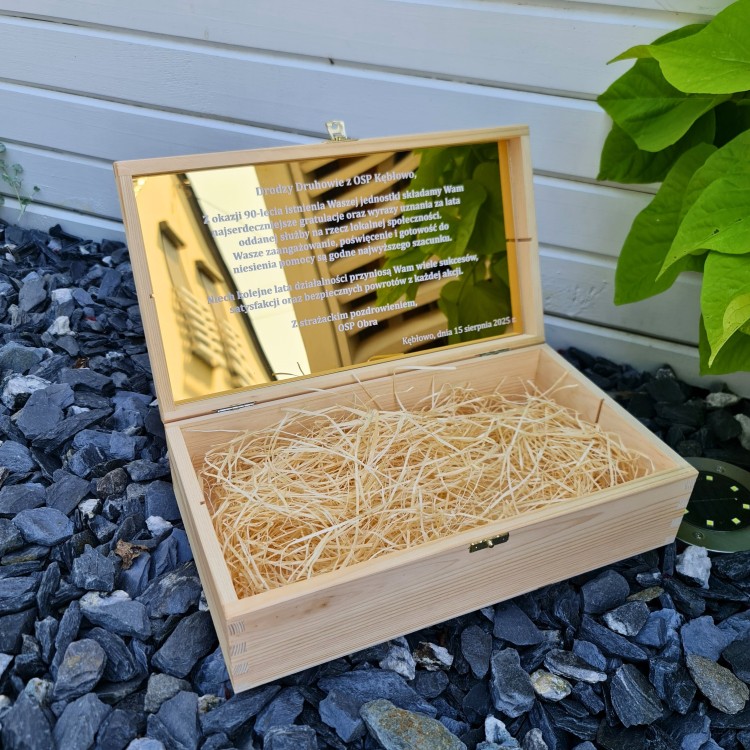 Skrzynka prezent z życzeniami.jpg