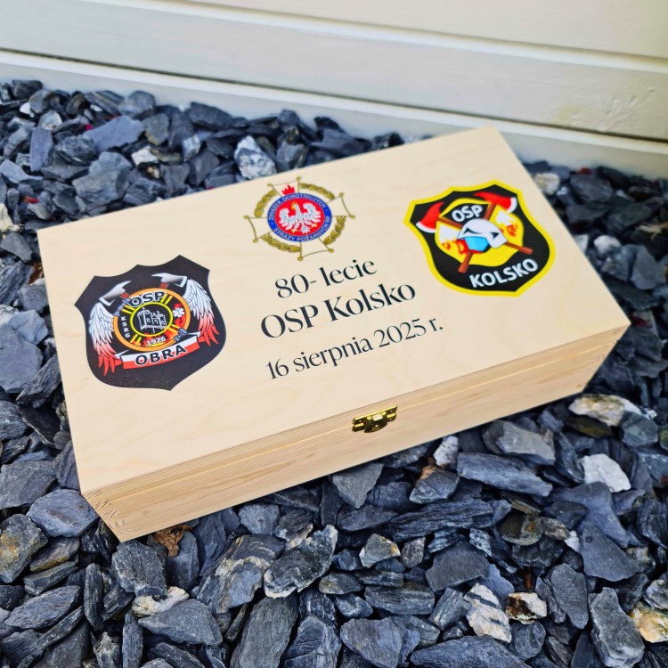 Skrzynka pudełko drewniane z logo straży firmy.jpg