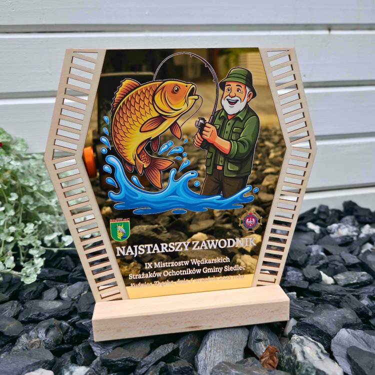 Puchar dla najstarszego wędkarza.jpg