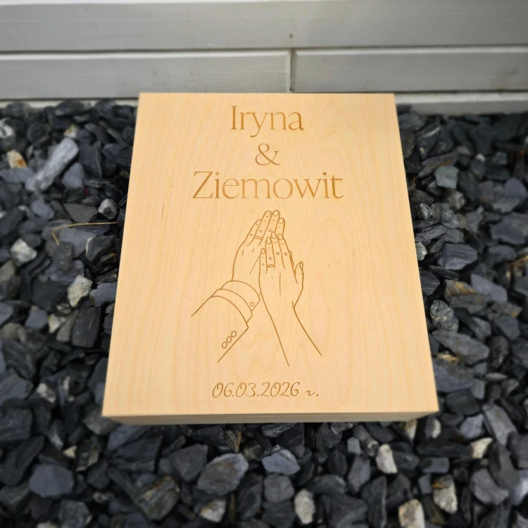 Pudełko z imionami pary młodej.jpg