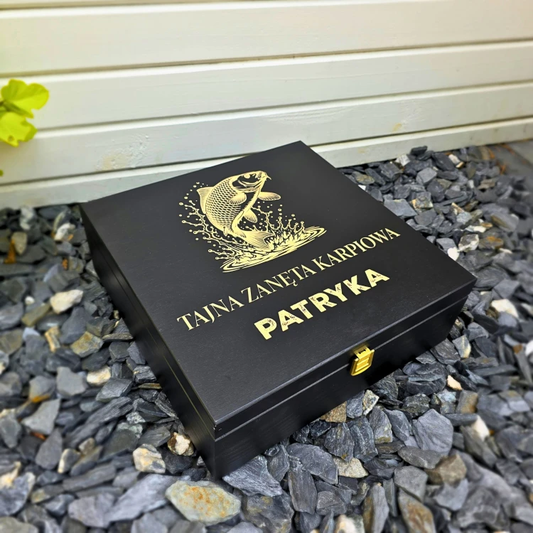Personalizowany zestaw Karafka i 6 szklanek dla wędkarza na urodziny.jpg